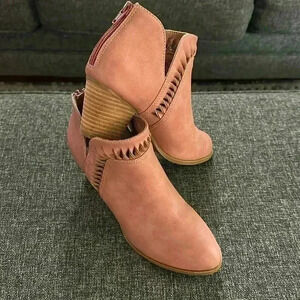 Worn Once! Size 8.5 Blush Charma Bootie from  DV by Dolce Vita ankle booties